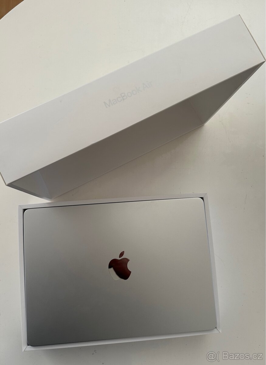 Prodám Apple Mac 2022, M2, 16GB - TOP stav - 2