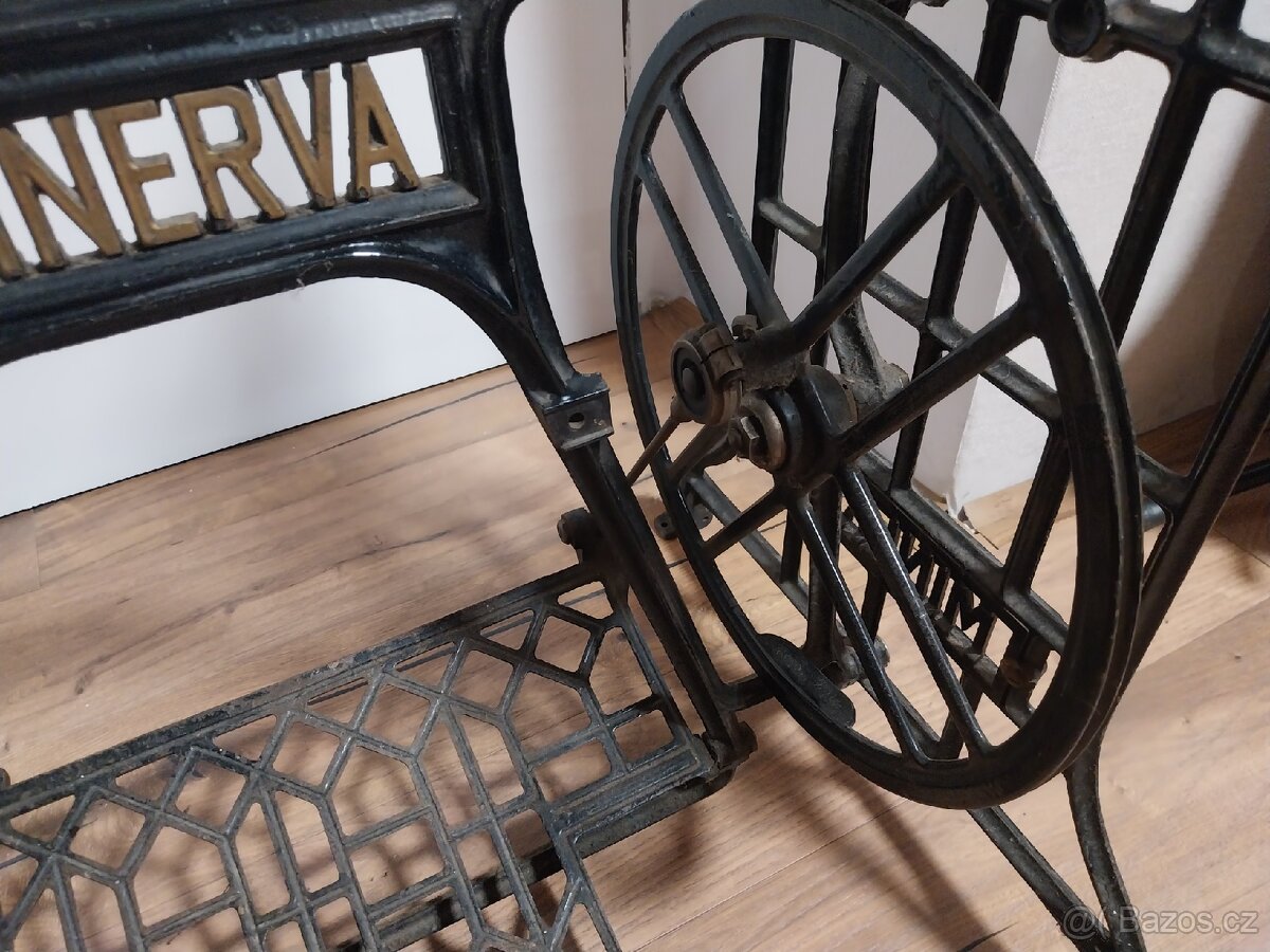 Litinový podstavec šiciho stroje Minerva - 2