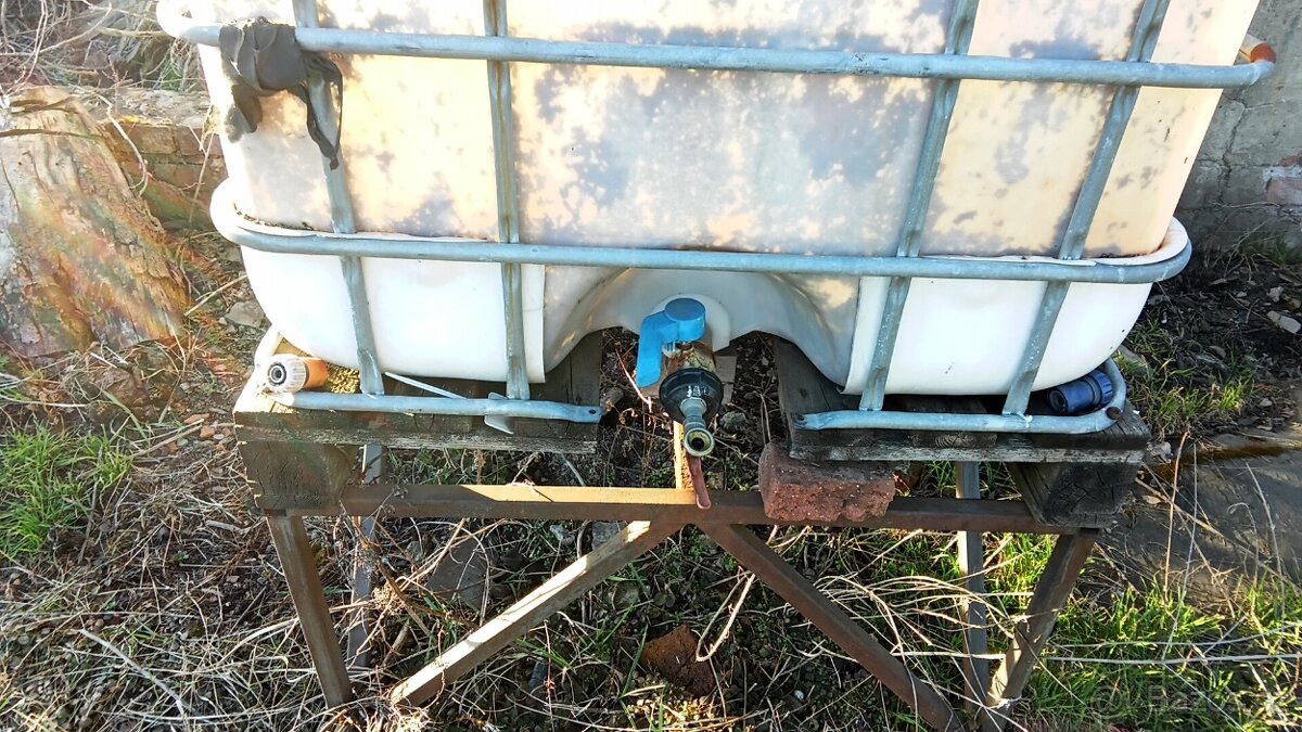 Nádrž na vodu . - 2