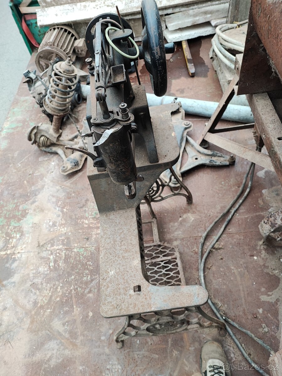 šicí stroj SINGER - 2