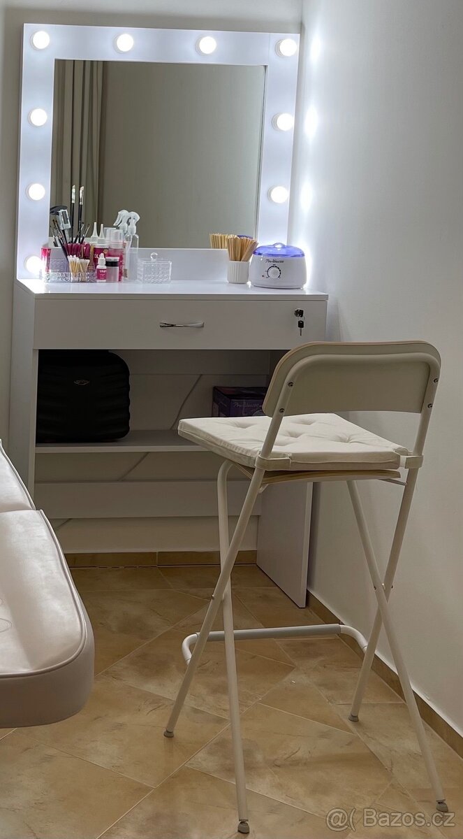 kosmetický stolek se zrcadlem a křeslem - 2