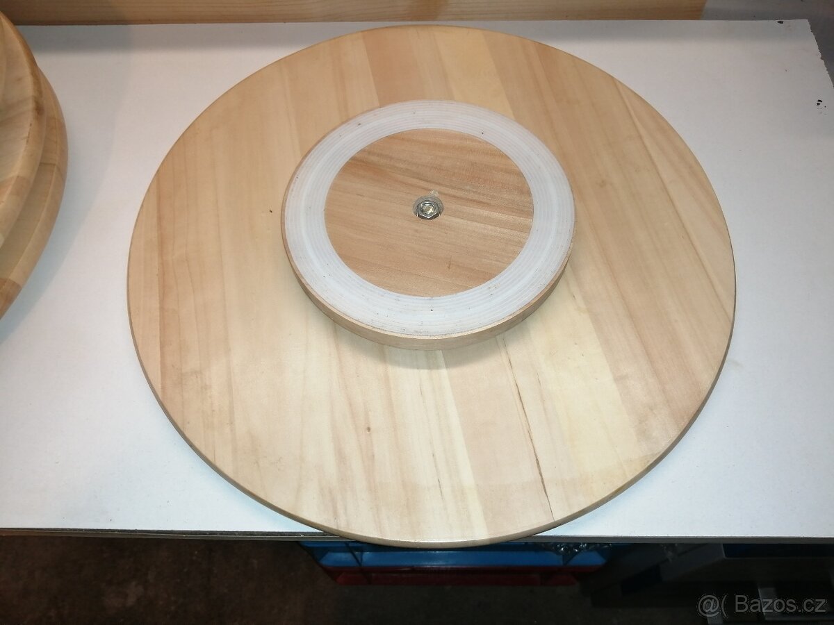 Dřevěné otočné prkénko. - 2