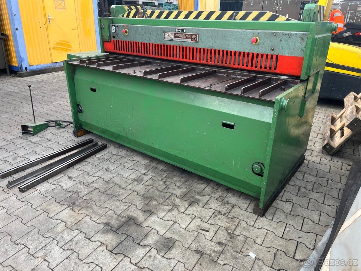 236. Tabulové nůžky NTE 2000/4 - 2