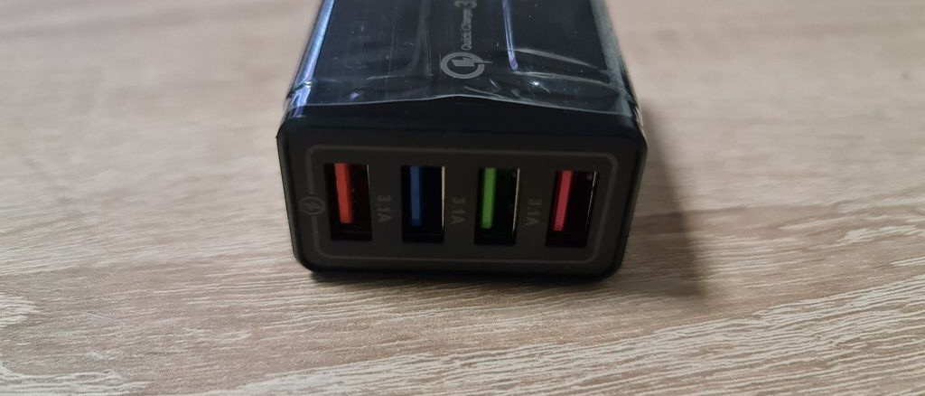 4xUSB nabíječka s Quick Charge 3.0 výkonem - 2