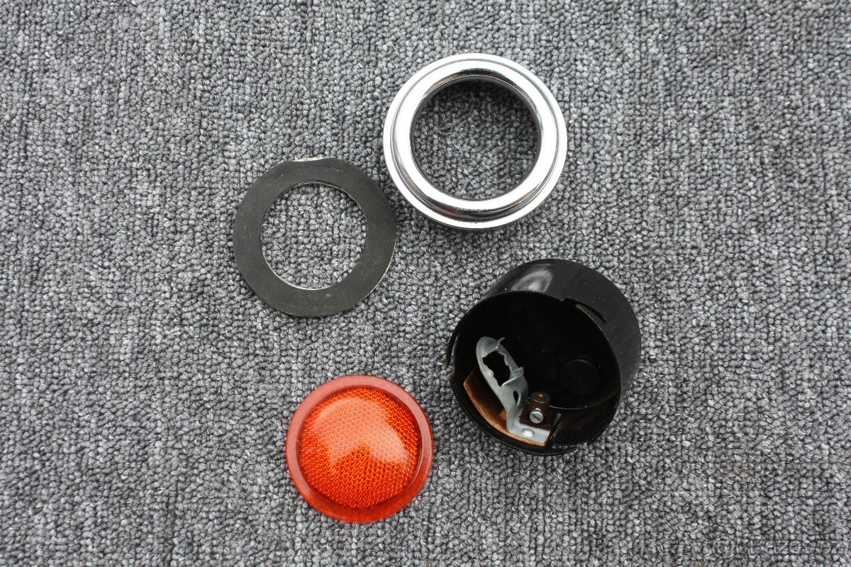 Tatra 87 nebo Tatra 600 Tatraplán - zadní světlo - 2