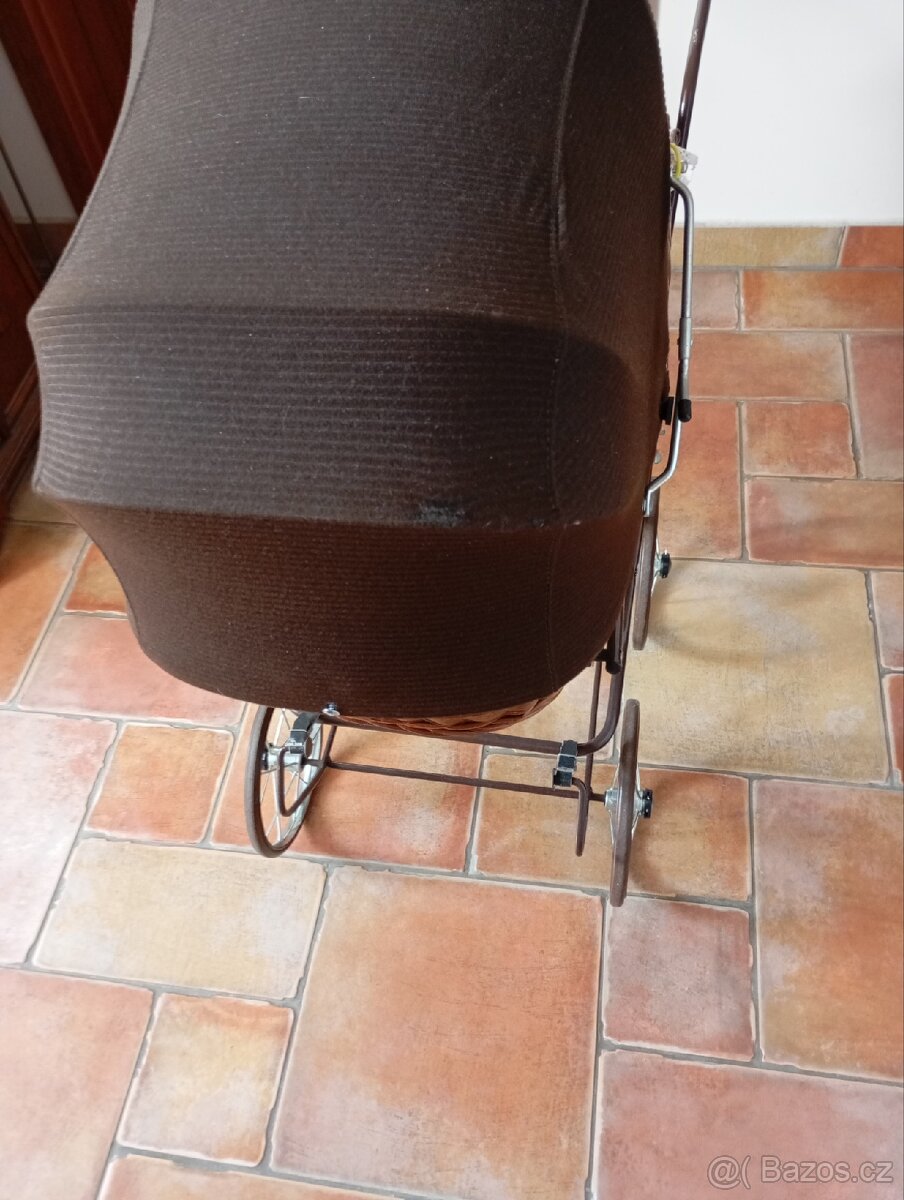 Retro kočárek pro panenky - 2