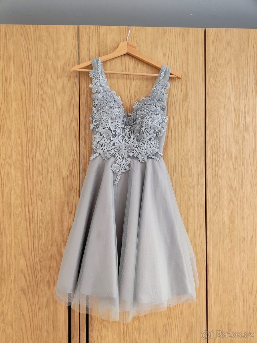 Šedé krátké šaty - 2