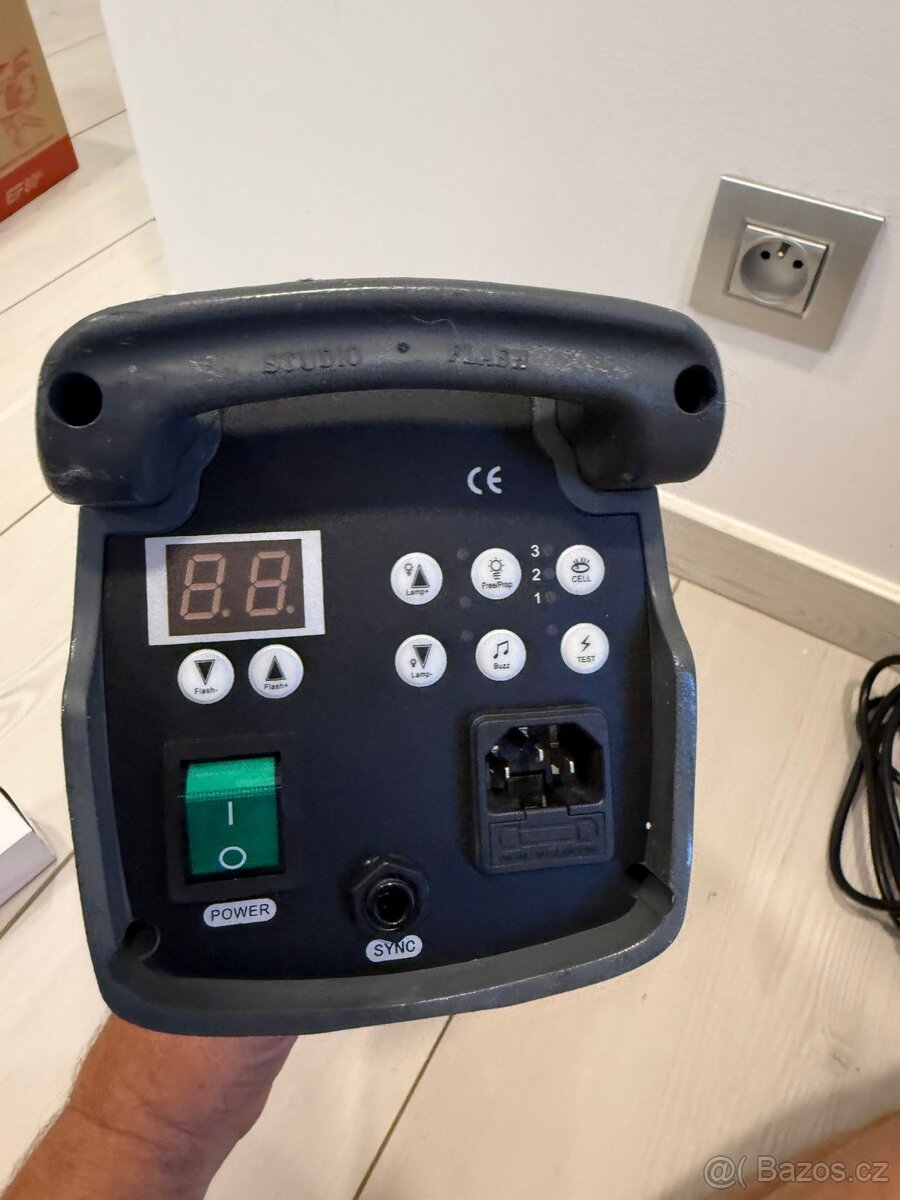 digitální studiový blesk Suncy T-1000D - 2