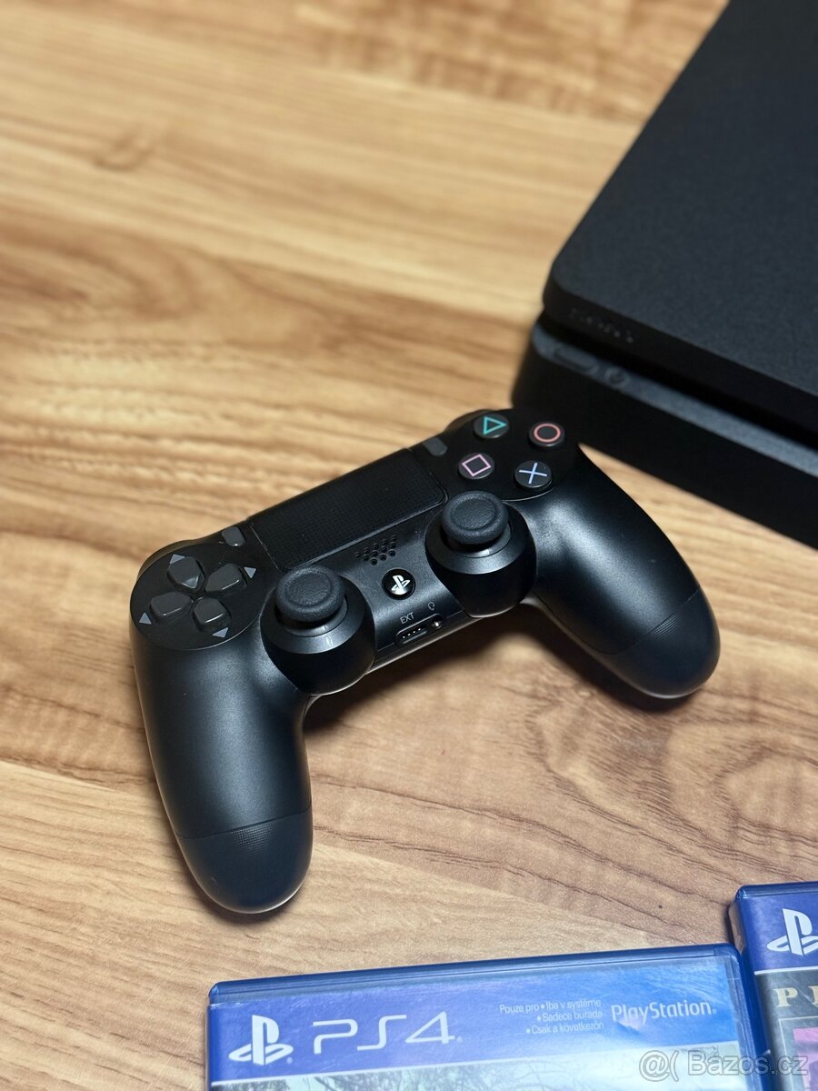 Herní konzole playstation 4 slim 500GB + hry - 2
