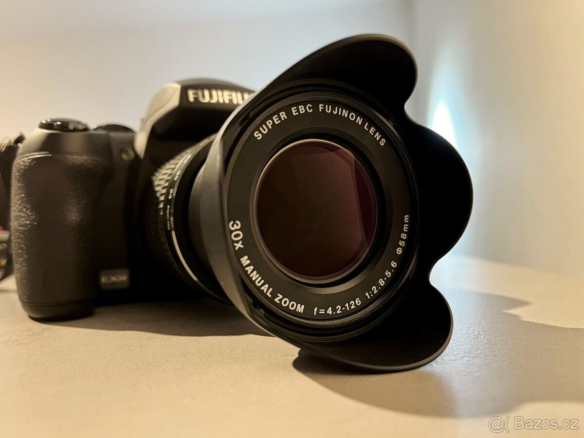Fujifilm FinePix HS30 EXR - 2