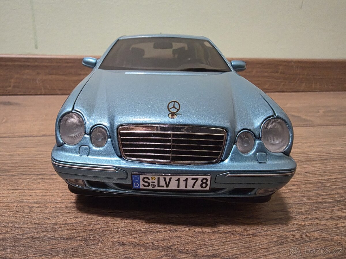 Mercedes Benz E320 W210 E-Klasse Model 1:18 - 2