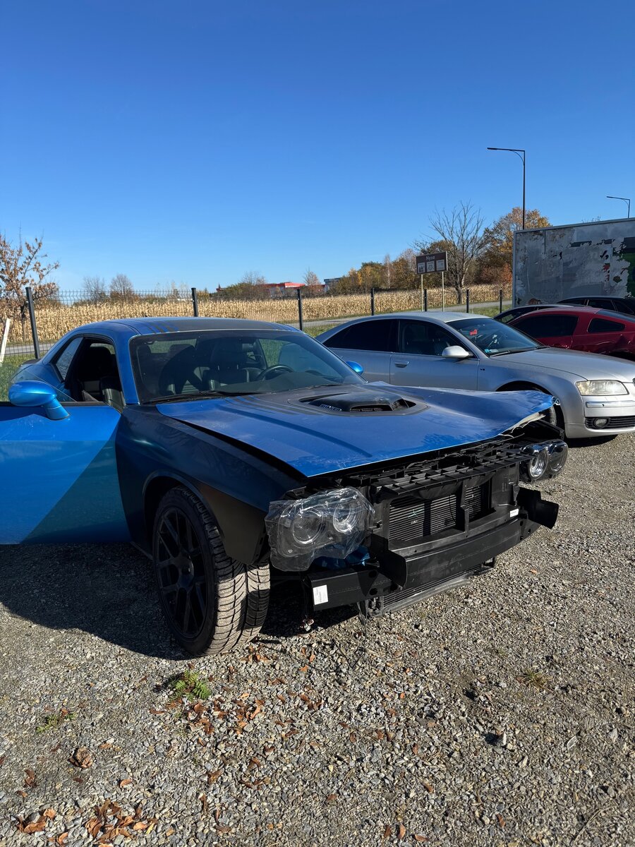 Dodge Challenger 5.7 Hemi Shaker - 2