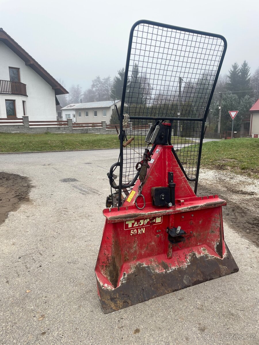 Naviják za traktor Tajfun 5T -krásný stav—kardan v ceně- - 2