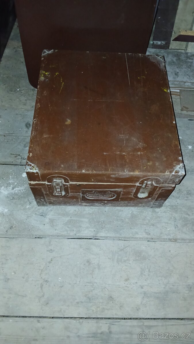 Starožitné truhly a vojenské bedny - 2