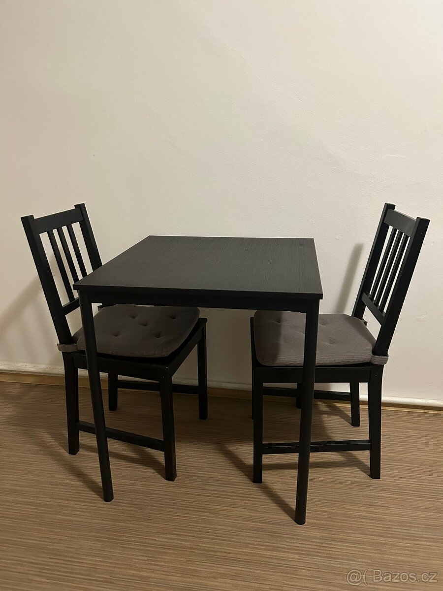 Stůl - čtvercový - 2