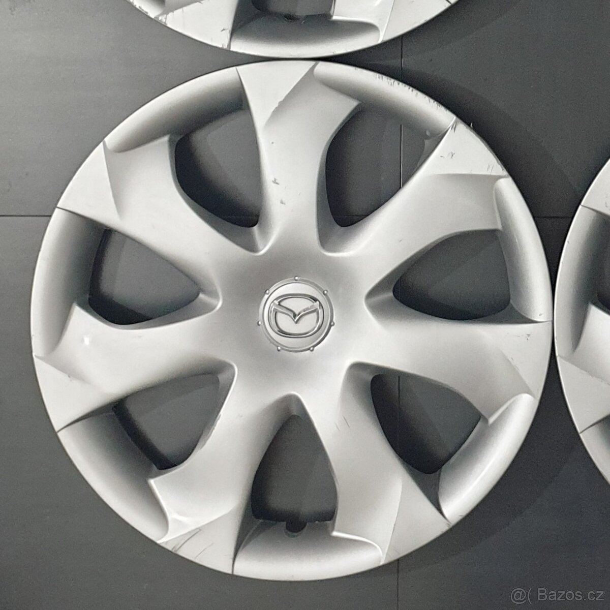 Poklice Mazda 16" ORIGINÁLNÍ č. A27 - 2