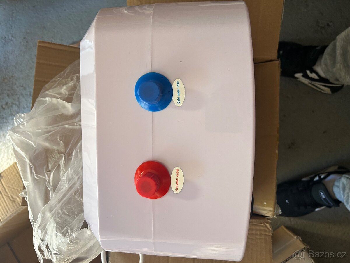 Nový ohřívač vody.(8L-1500W) - 2