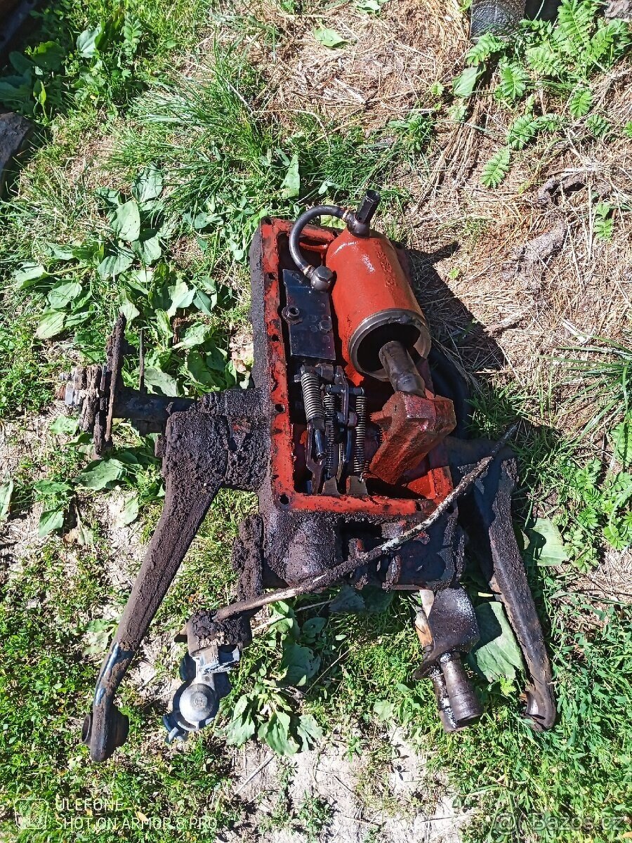 Zetor víko hydrauliky 7011 - 2