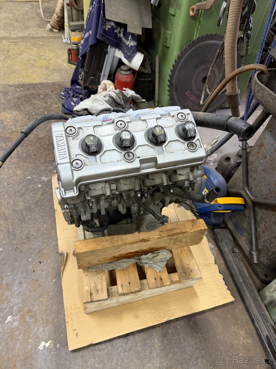 Yamaha R6 motor - 2