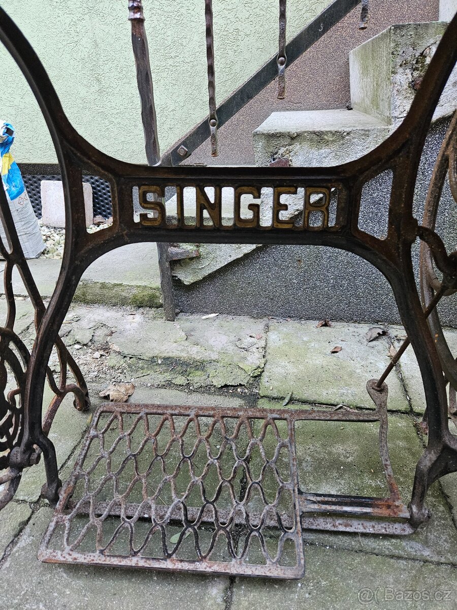 Prodám stůl ze šicího stroje Singer - 2