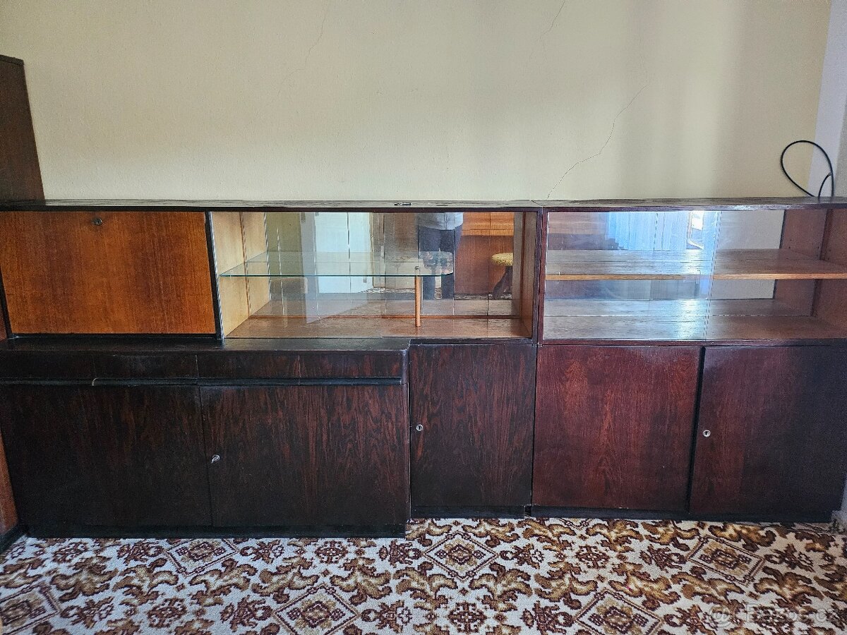 Zachovalá skříň - 2