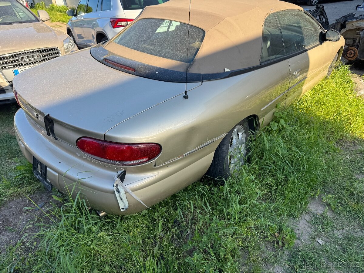 Chrysler Sebring cabrio na dily nebo na opravu motor 2.5 ben - 2