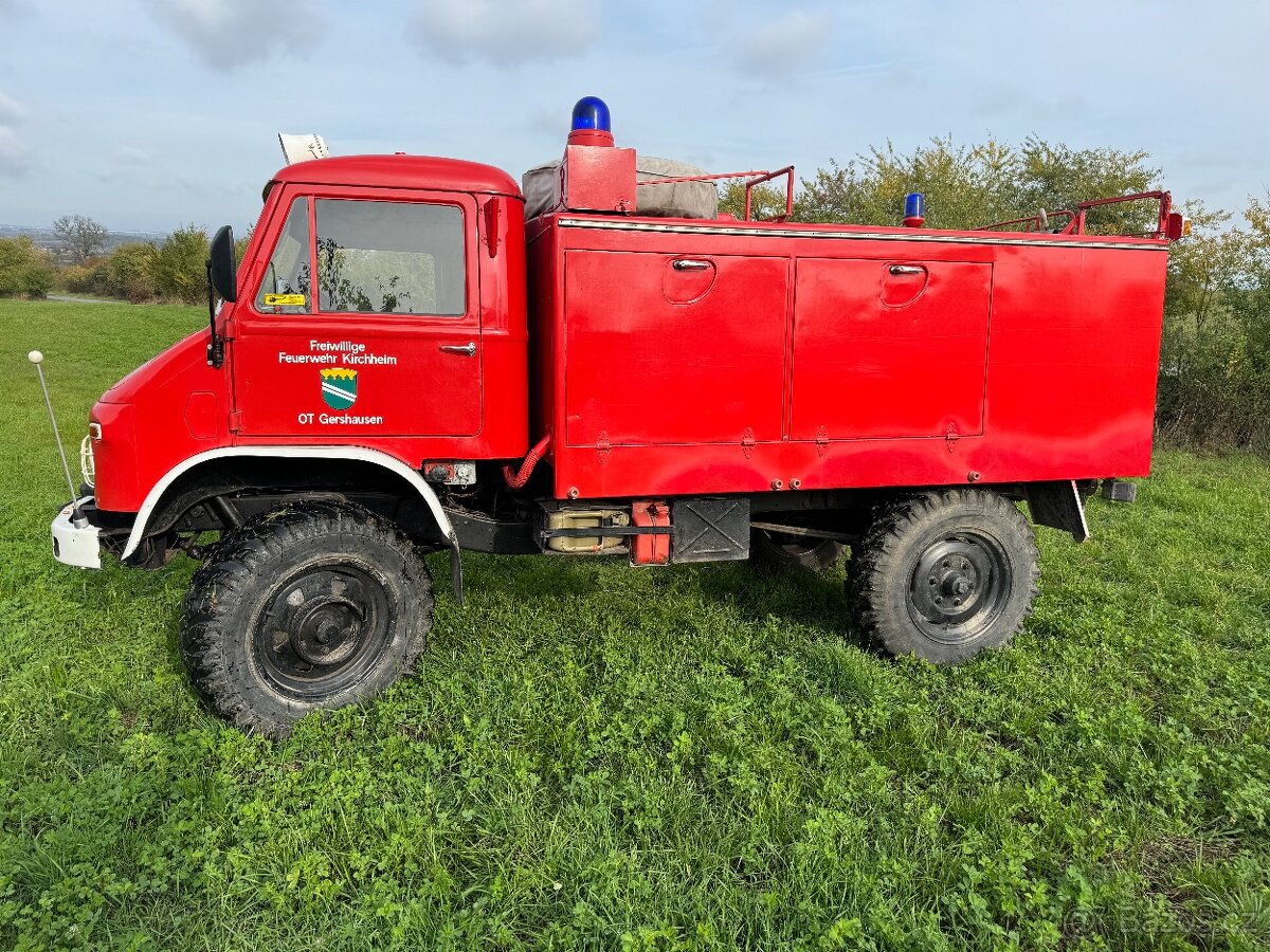Mercedes Benz Unimog 404