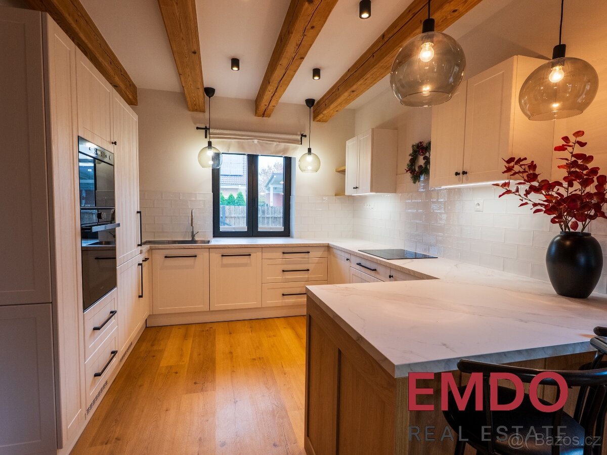 Prodej domu 196 m² s pozemkem 994 m² - 2