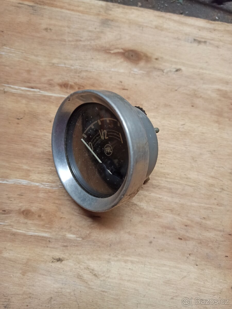 Ukazatel paliva PAL - 2