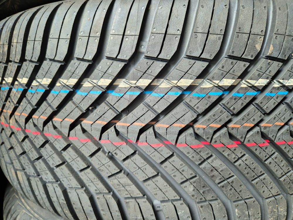 Nové zimní pneu 235/50/19 Continental - 2