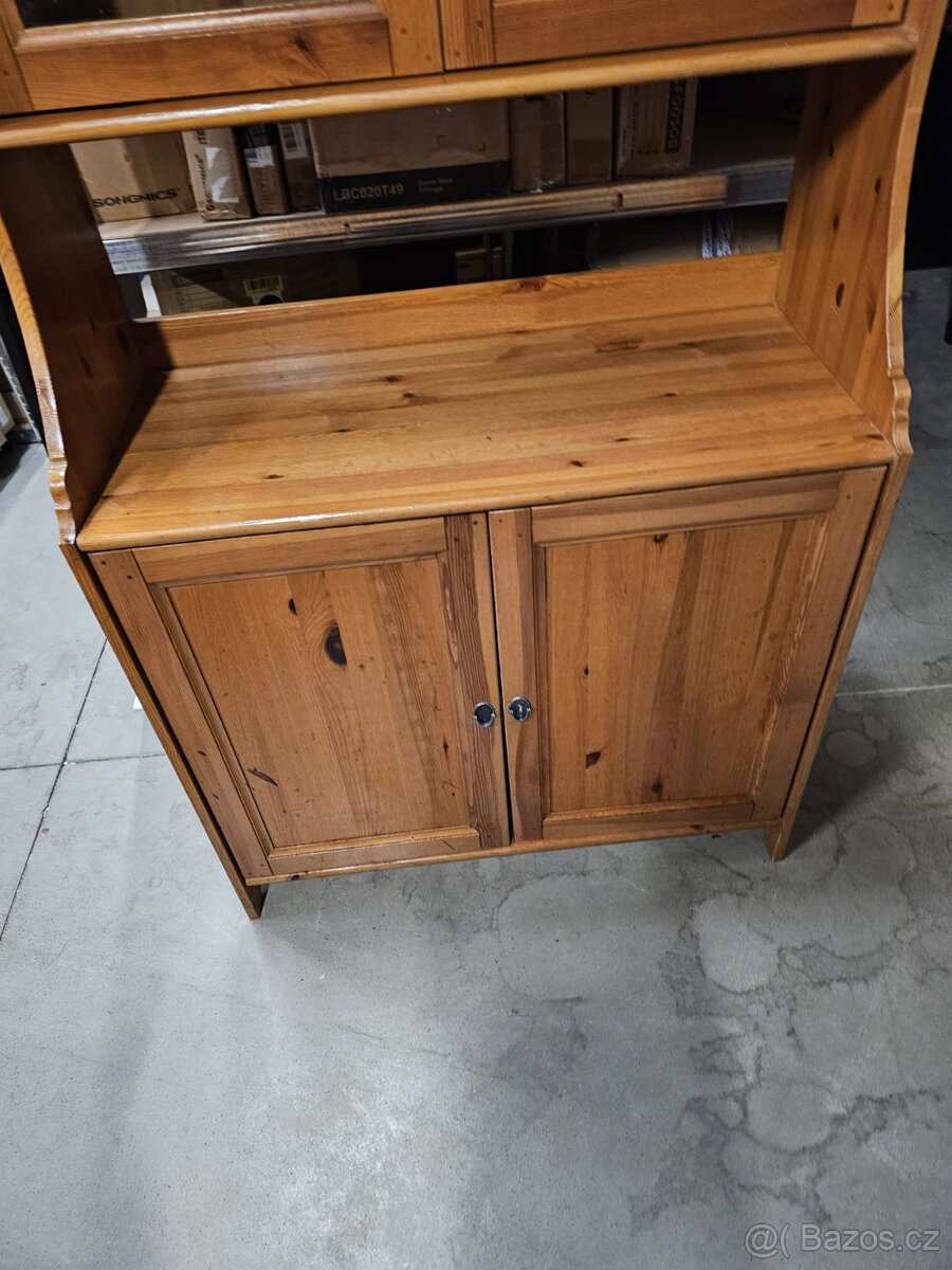 VITRÍNA - PŘÍBORNÍK IKEA LEKSVIK - 2