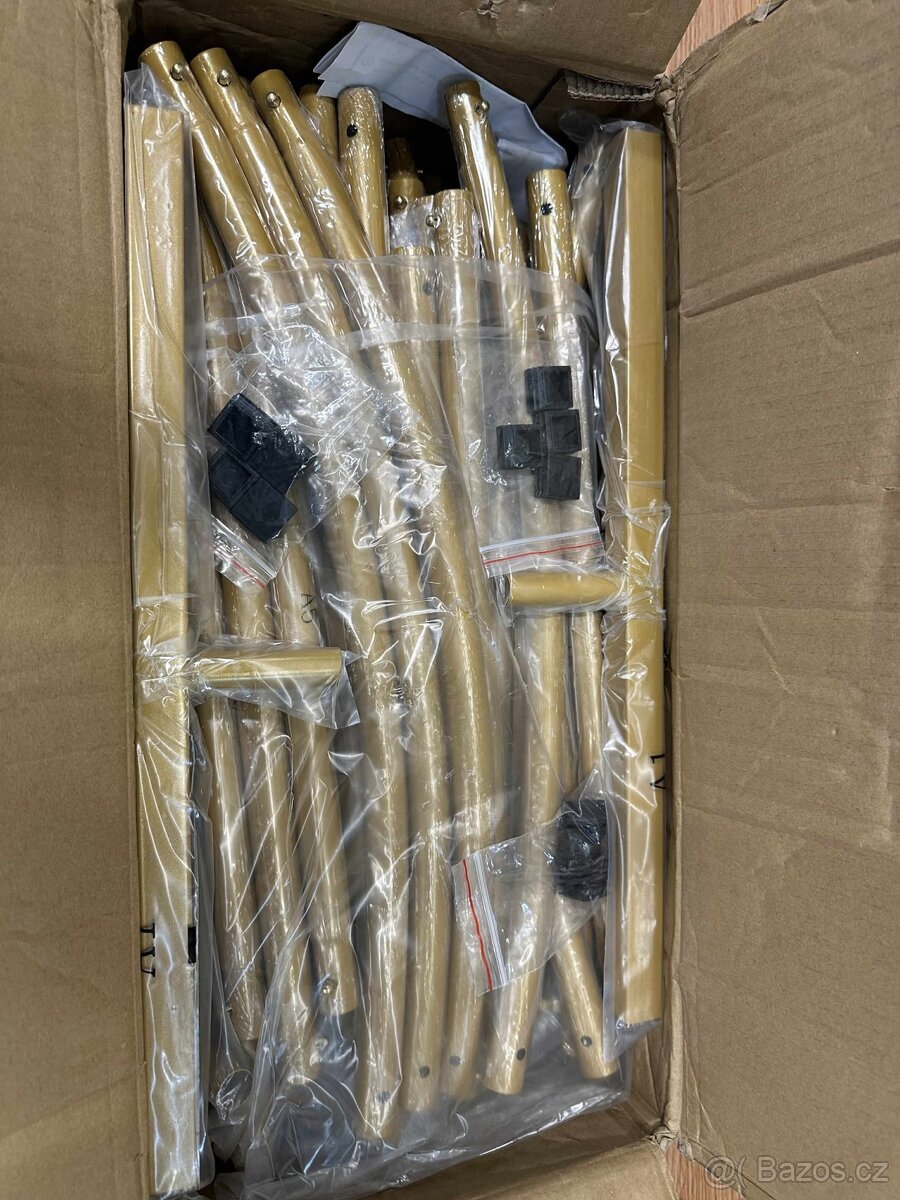 pomocník na výzdobu. - 2