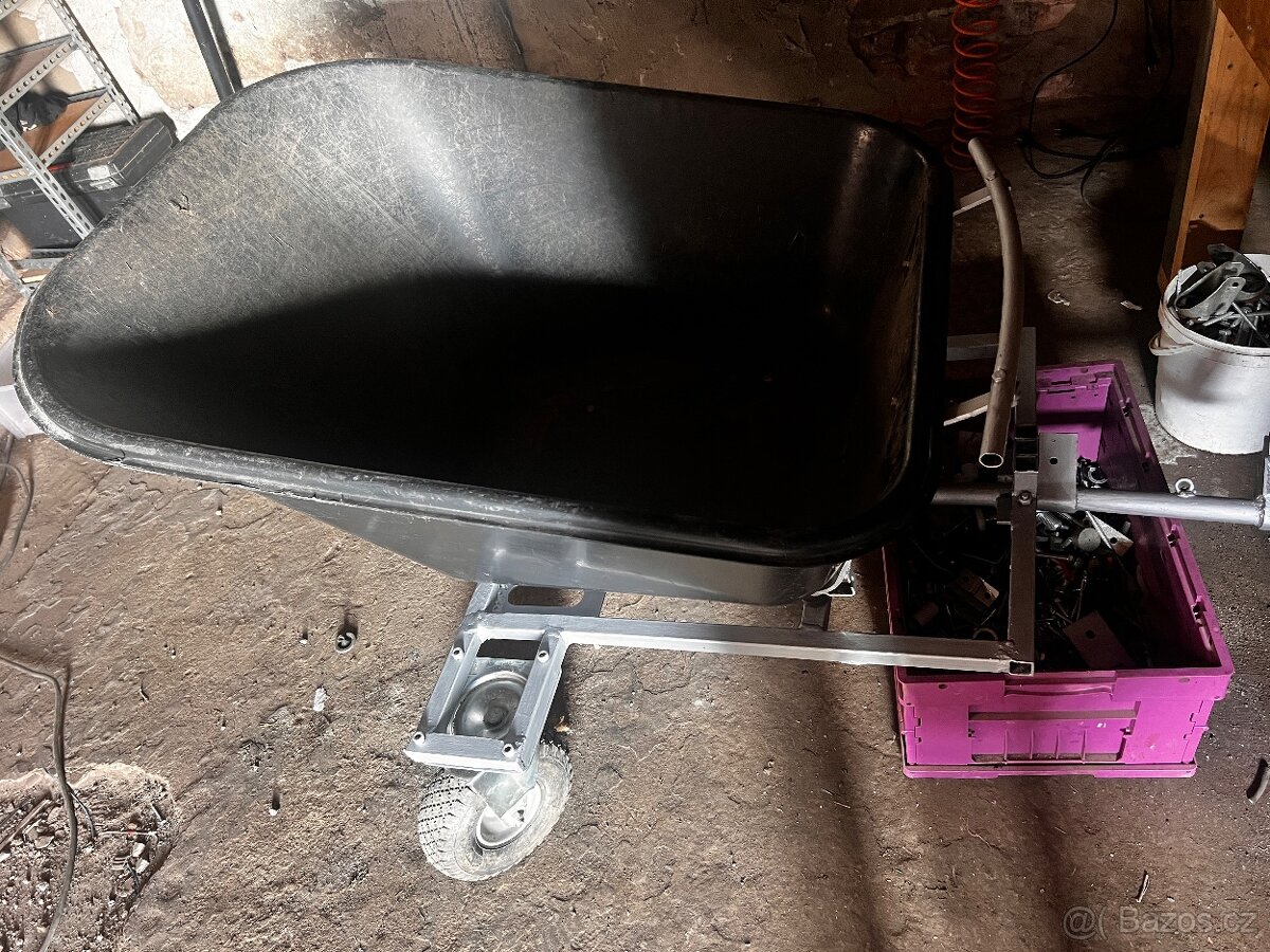 Vozík tlačeny traktůrkem hecht7970 - 2