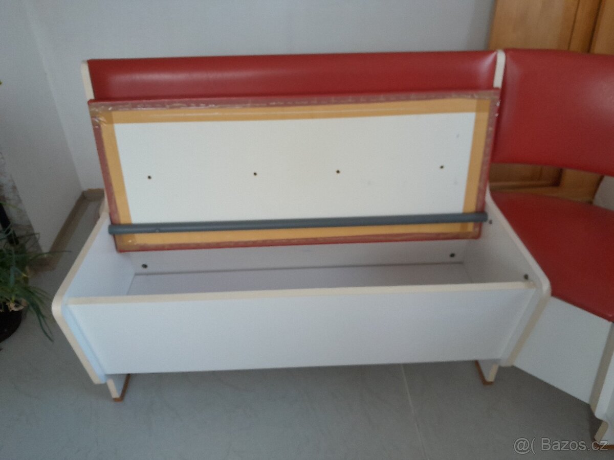 Rohová kuchyňská lavice - 2