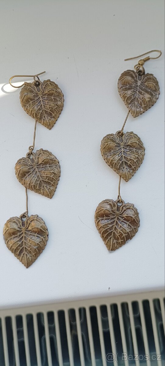 Dlouhé kovové náušnice. - 2