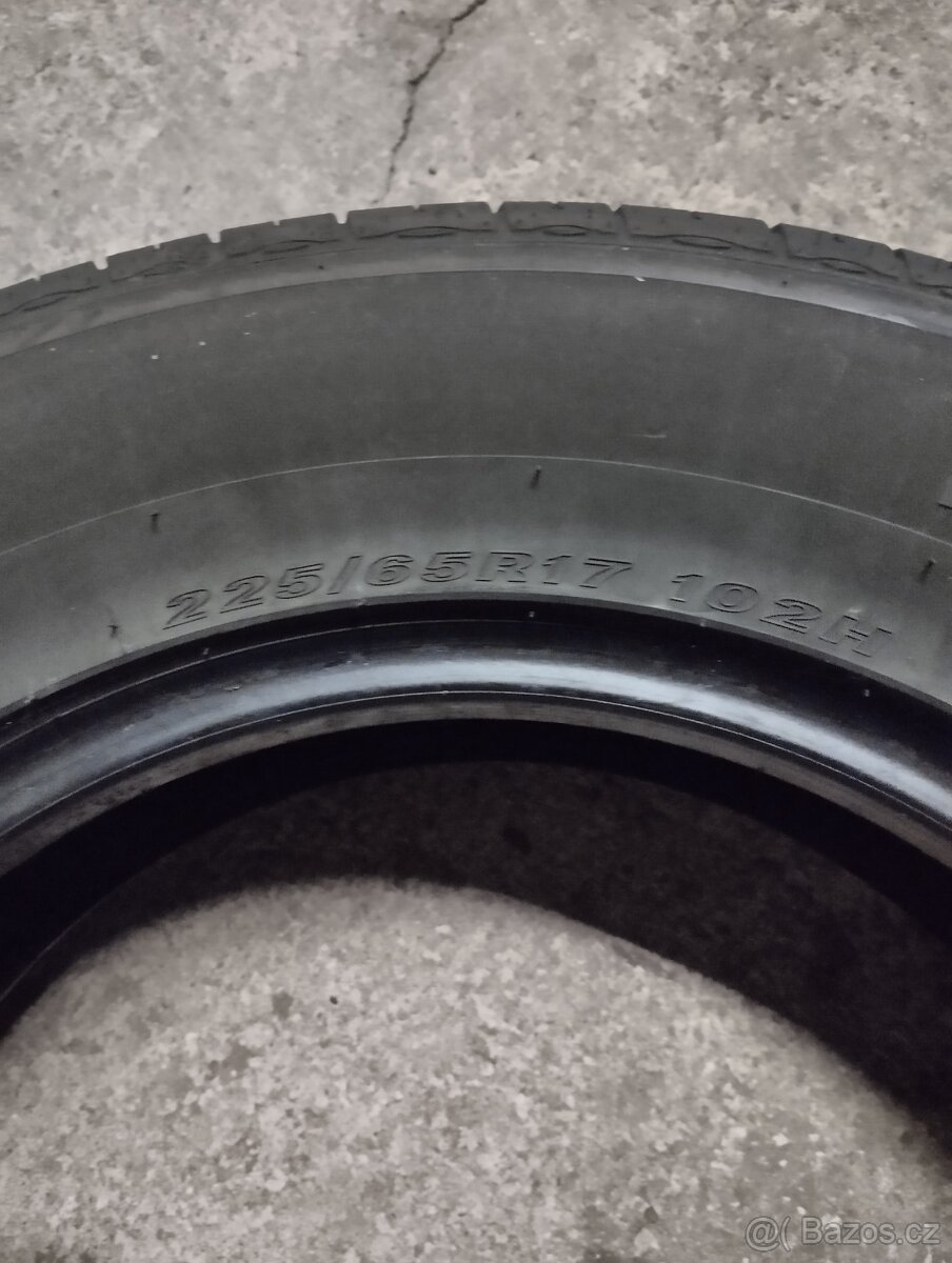 Nexen 225/65R17 DOT4818 - 2