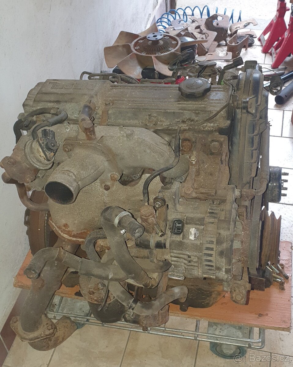 Mazda E2200 diesel díly z motoru - 2