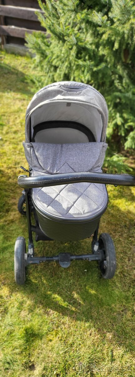 SLEVA Kočárek VENICCI + autosedačka KIDDY - 2
