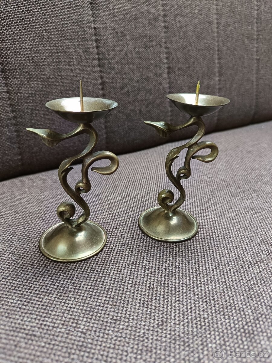 Pár kovových svícnů - 2
