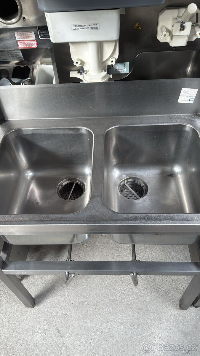 Nerezový dvoudřez - 2