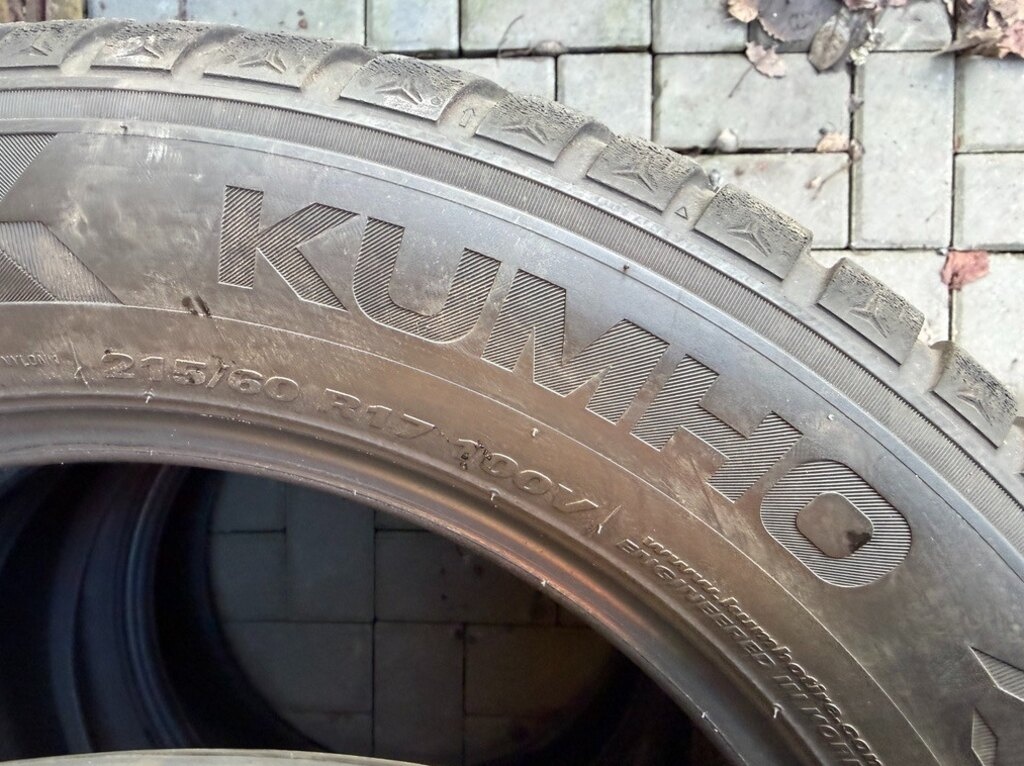 Zimní pneumatiky Kumho 215/60/17 - 2
