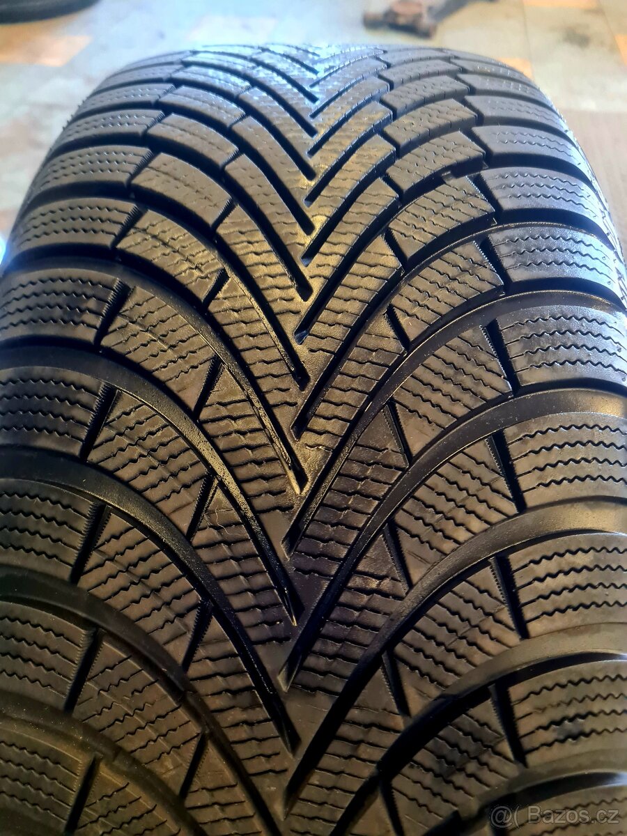 255/45/18 - 2