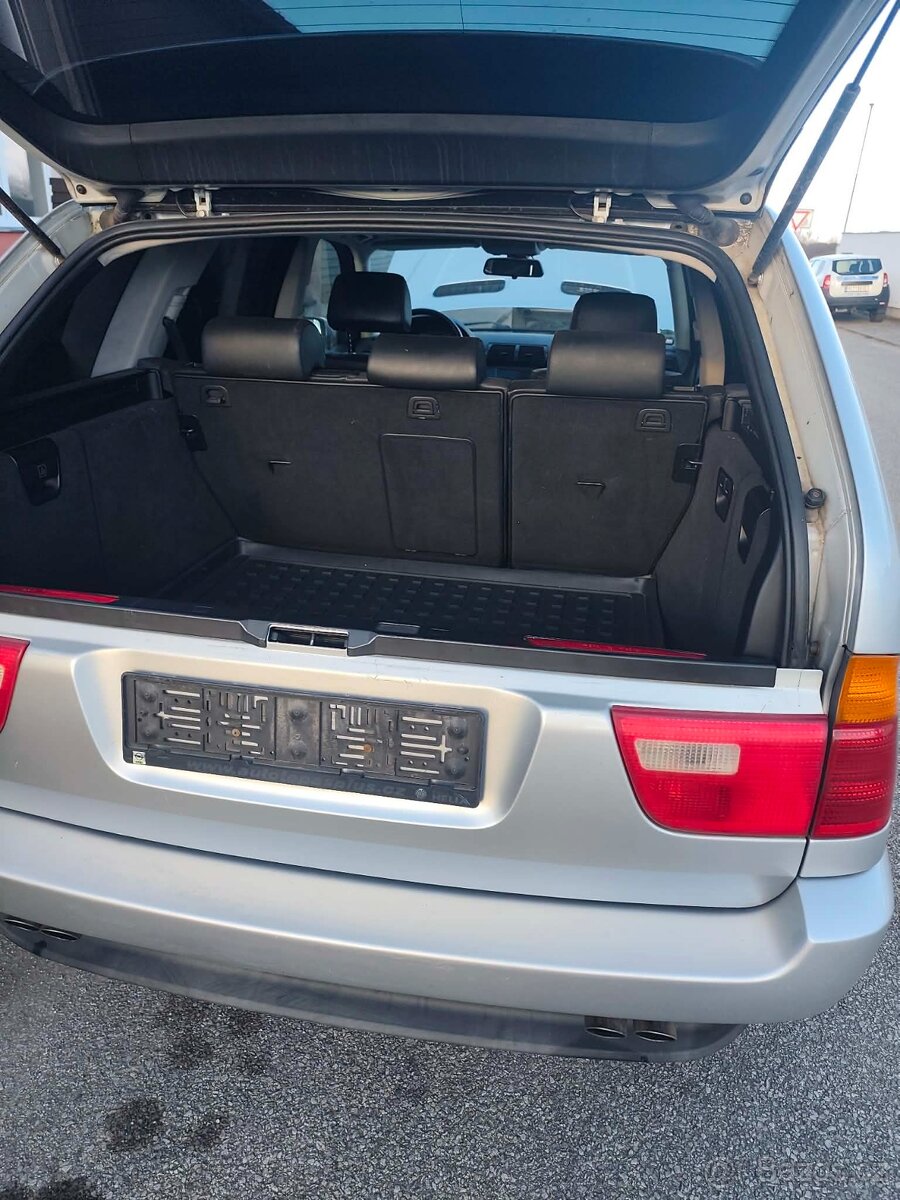 BMW X5 4.4i - 2