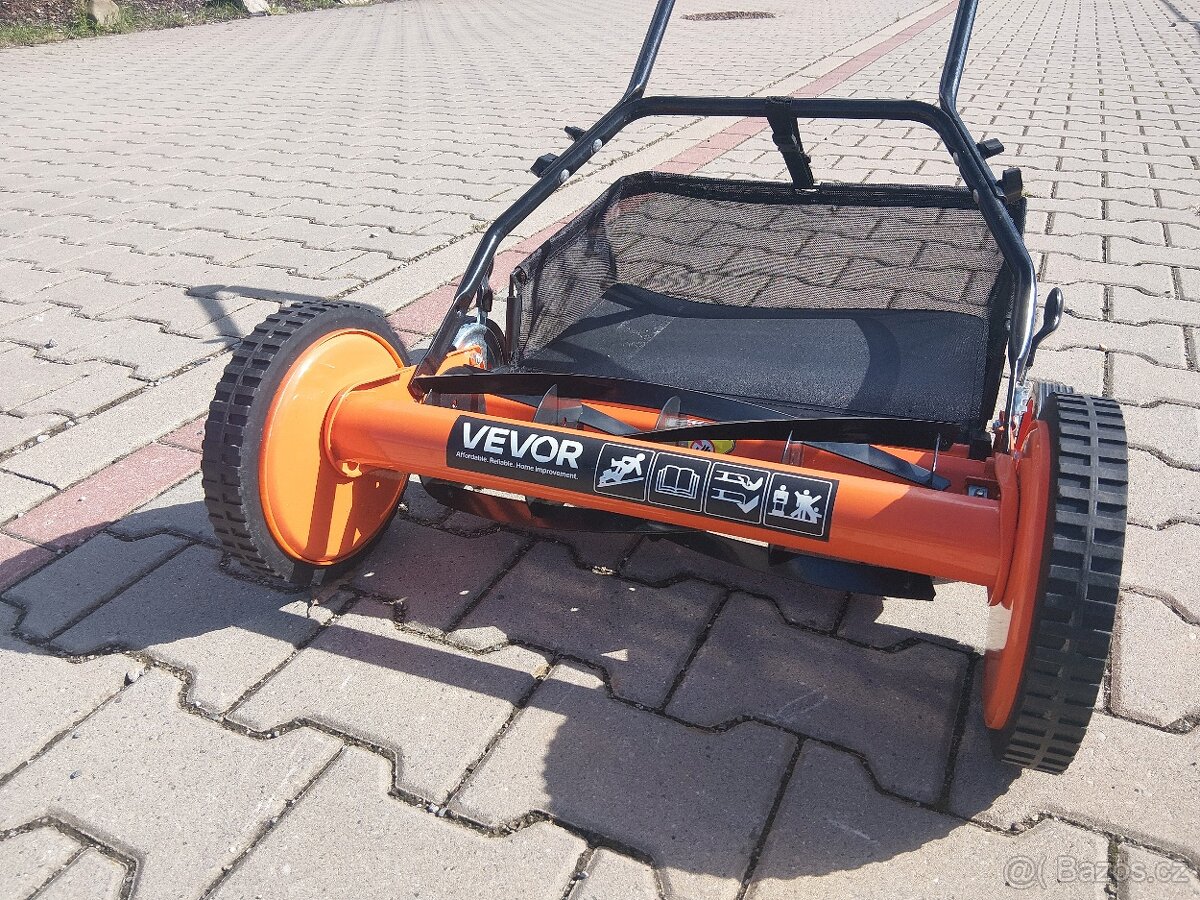 Ruční vřetenová sekačka Vevor 45cm - 2