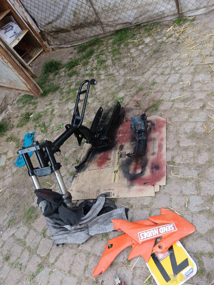 Oprava a lakování díly či plastu a motorek