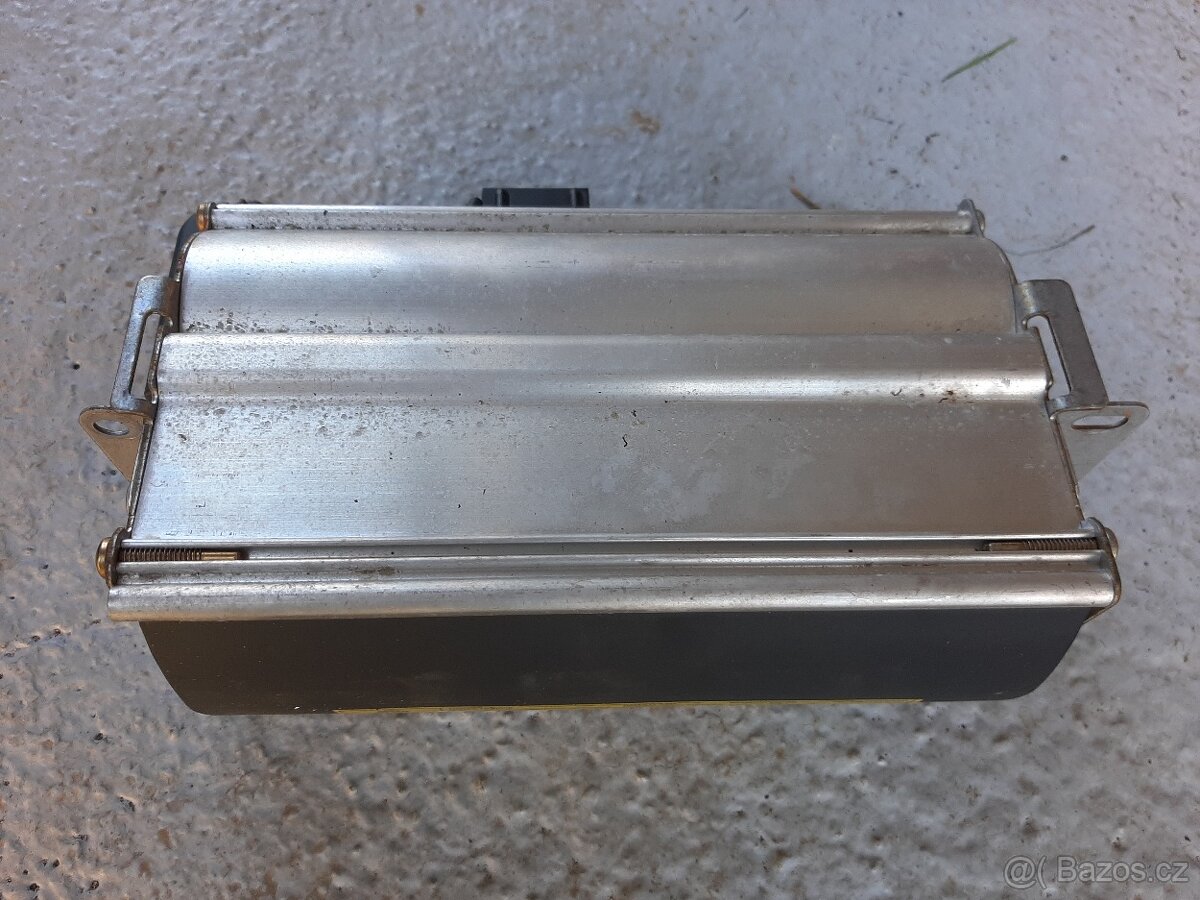 Airbag spolujezdce, VW Golf 4 - 2