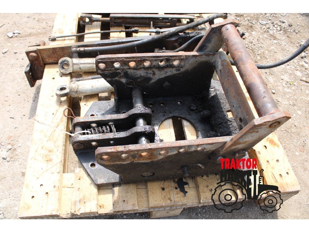 Zetor Crystal konzole, ramena, napínáky, třmeny, pístnice - 2