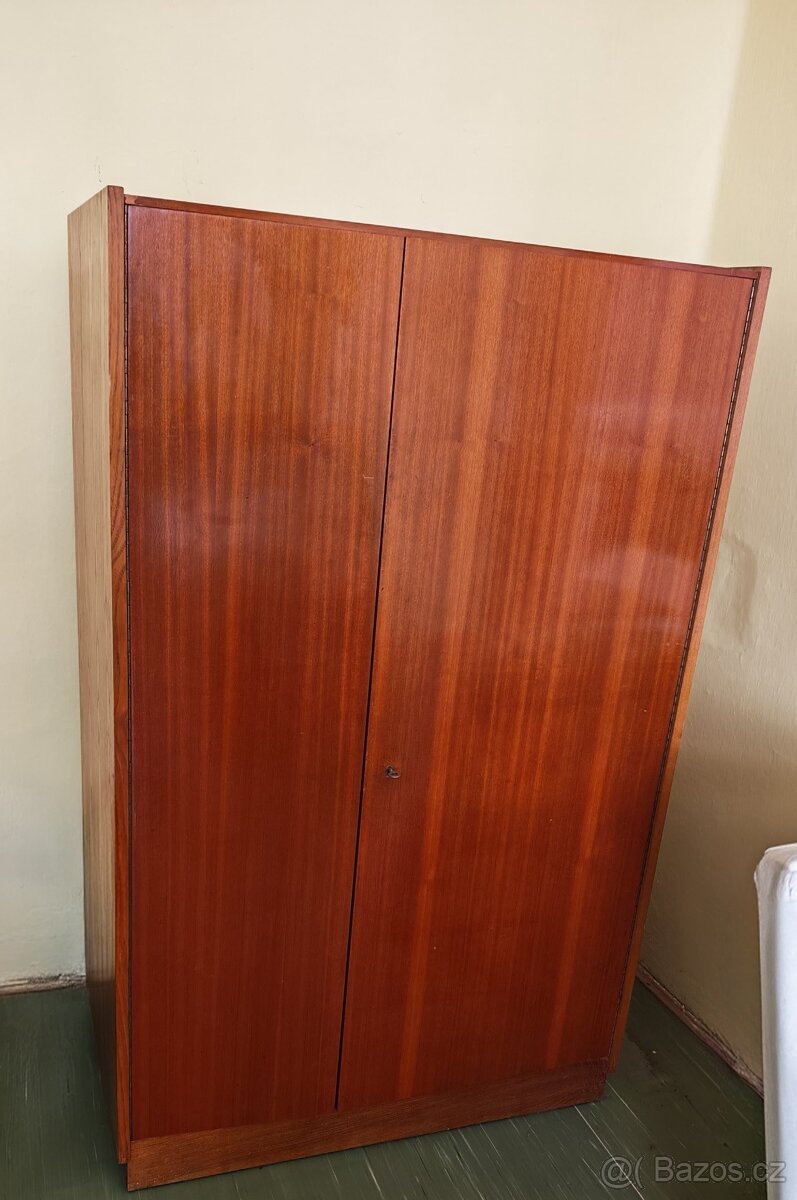Šatní skříň - 2