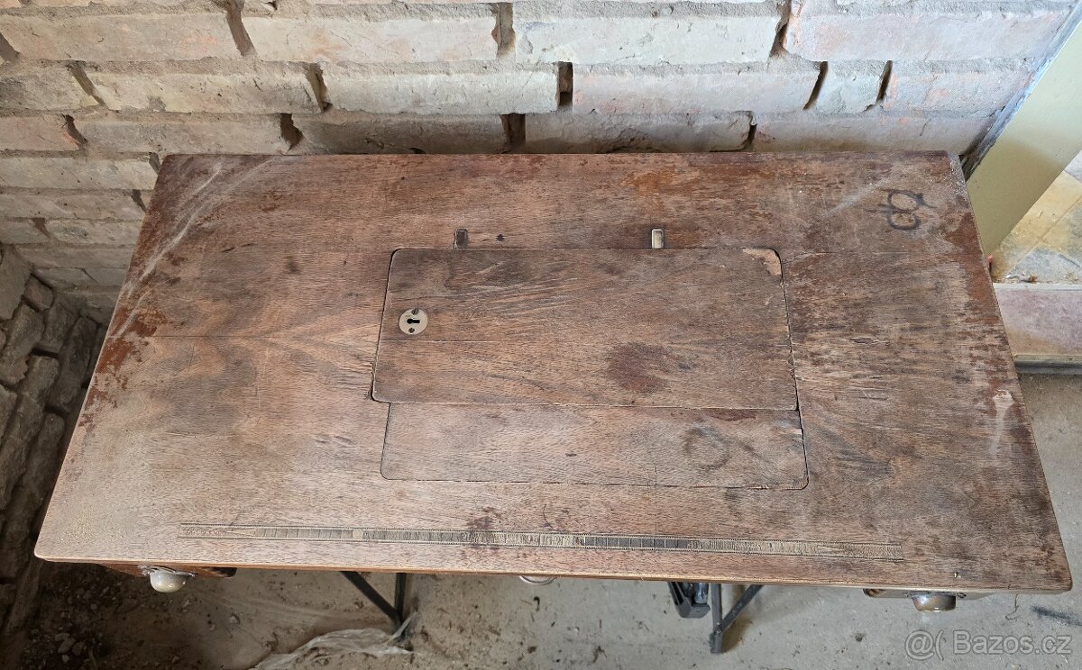 LADA 77 Šlapací šicí stroj - 2