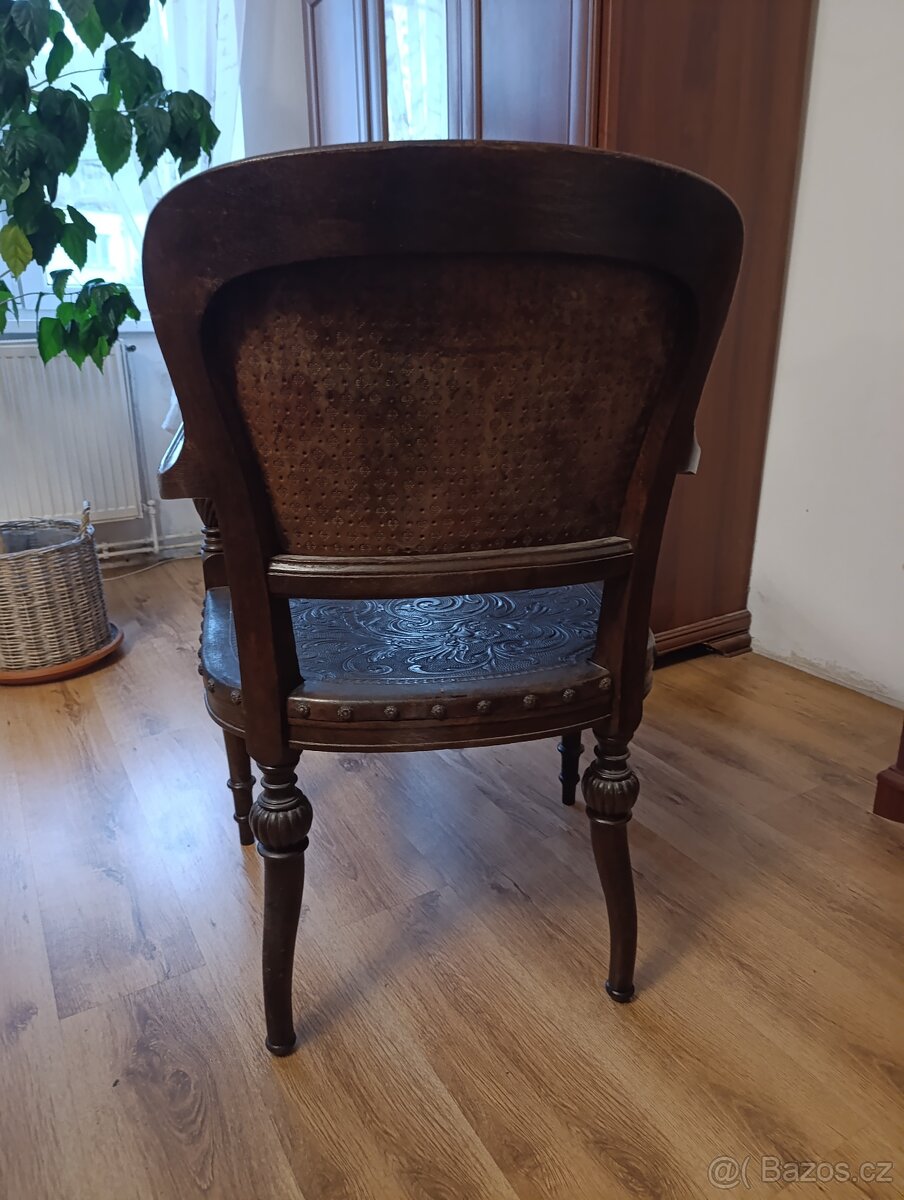 Starožitné křeslo - 2